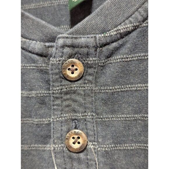 G.H. Bass & Co. Men's Blue Striped Short-Sleeve V-Neck T-Shirt Size: 2X NWT - Picture 5 of 6